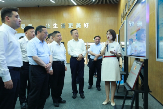 杭州市长刘忻会见阿克苏地区和阿克苏市党政代表团