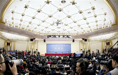 3月11日，十二届全国人大五次会议新闻中心举行记者会。 