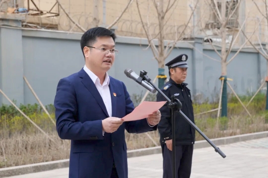 援疆指挥部举行升旗仪式援疆干部莫锋国旗下讲话分享援疆心得