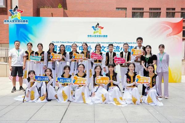 2025年7月，阿克苏市颗颗芽童声合唱团参加第六届中外人文交流中心小使者活动全国展.jpg