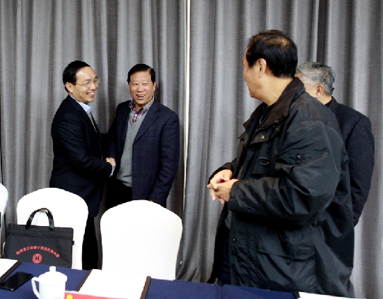 12月13日下午,市总工会领导郑荣胜,吴仁财,翁正营,龚勤芳,张明,傅敏琴