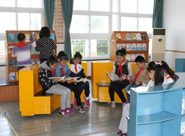 九峰小学第十一届读书节开幕.图片来源:宁波文明网