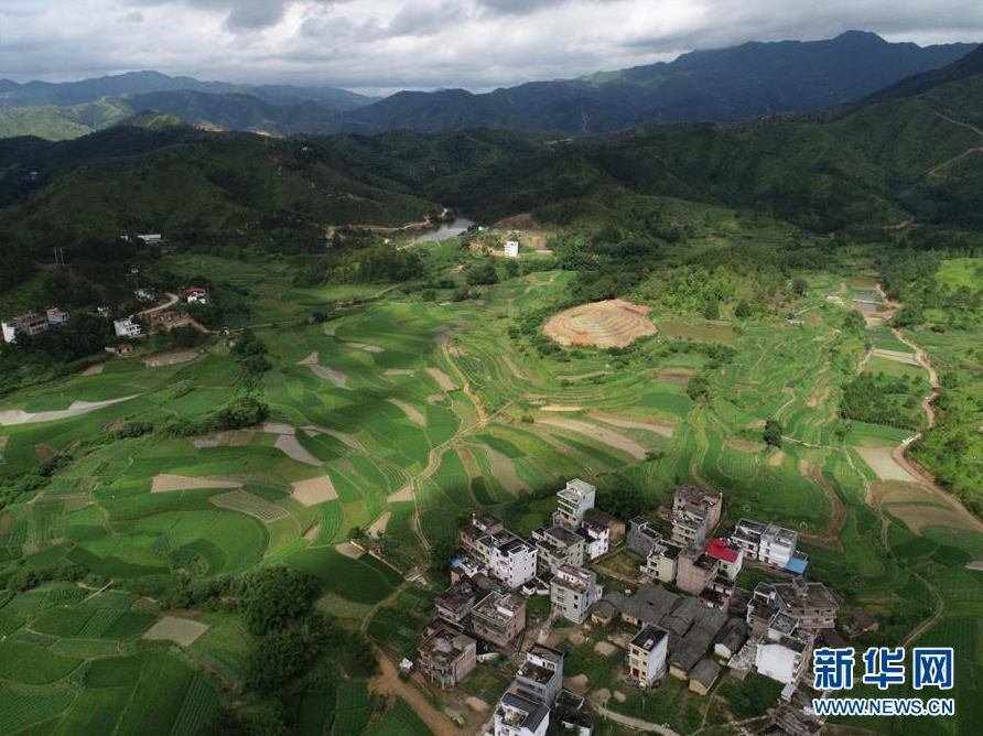 这是于都县段屋乡寒信村(无人机照片,2019年6月13日摄.