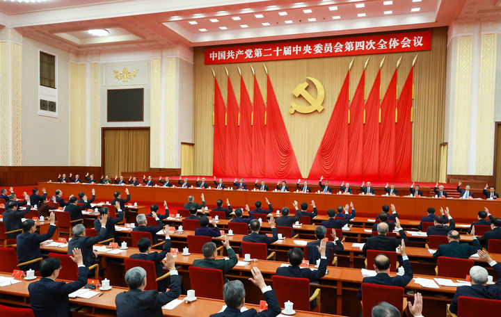 中国共产党第二十届中央委员会第四次全体会议,于2025年10月20日至23日在北京举行。中央政治局主持会议。新华社记者 丁海涛 摄