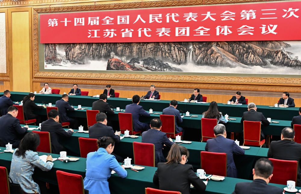 3月5日下午,中共中央总书记、国家主席、中央军委主席习近平参加他所在的十四届全国人大三次会议江苏代表团审议。新华社记者 燕雁 摄