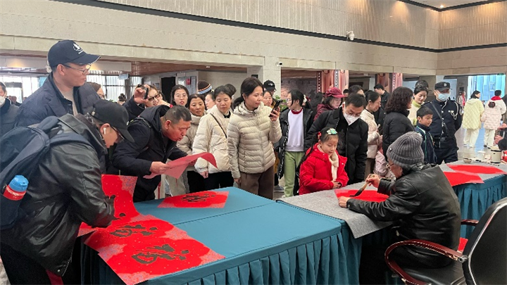 现场书写福字、对联