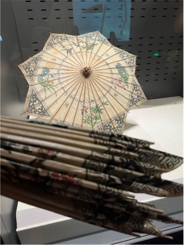 两把油纸伞的合影