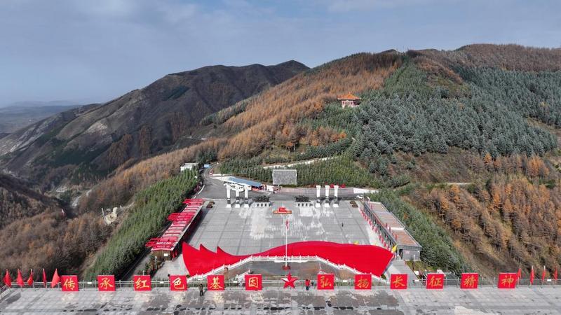 2025年10月26日在宁夏固原市隆德县境内拍摄的六盘山红军长征旅游区(无人机照片)。新华社记者 王鹏 摄