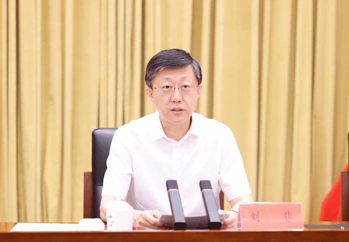 29日,市委十三届十一次全体会议举行。省委常委、市委书记刘非讲话。 图片
