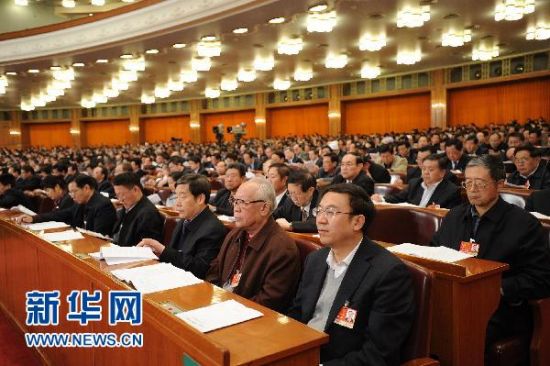 3月10日，全国政协十一届四次会议在北京人民大会堂举行第四次全体会议。这是全国政协委员在听会。 新华社记者 李学仁 摄